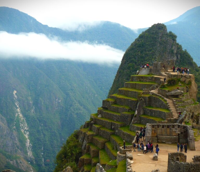 Мачу-Пикчу ‎(«старая гора» на кечуа) — древний город в Мексике
